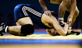 摔跤了照片,摔跤照片背后的故事