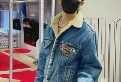 权志龙穿牛仔外套照片