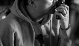 沈严导演照片,光影交织的艺术探索者