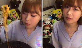 网红忘关摄相机,意外曝光私密瞬间引热议