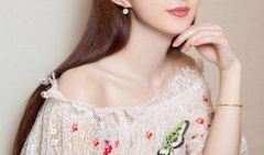 背景强大女明星,揭秘背景强大女明星的璀璨人生