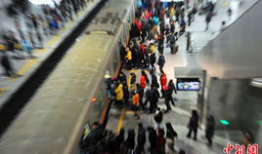 北京地铁早高峰图片