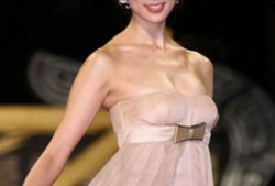 中国哪个女明星胸最大,揭秘中国哪位女明星拥有傲人上围